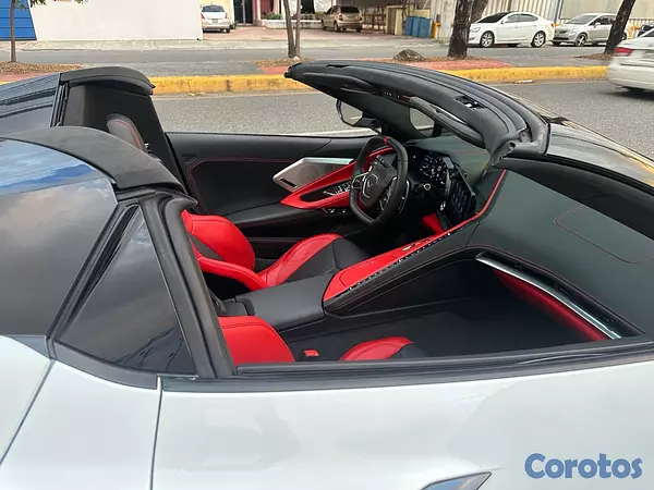 jeepetas y camionetas - Chevrolet Corvette Stingrey 3LT Convertible año 2023 17