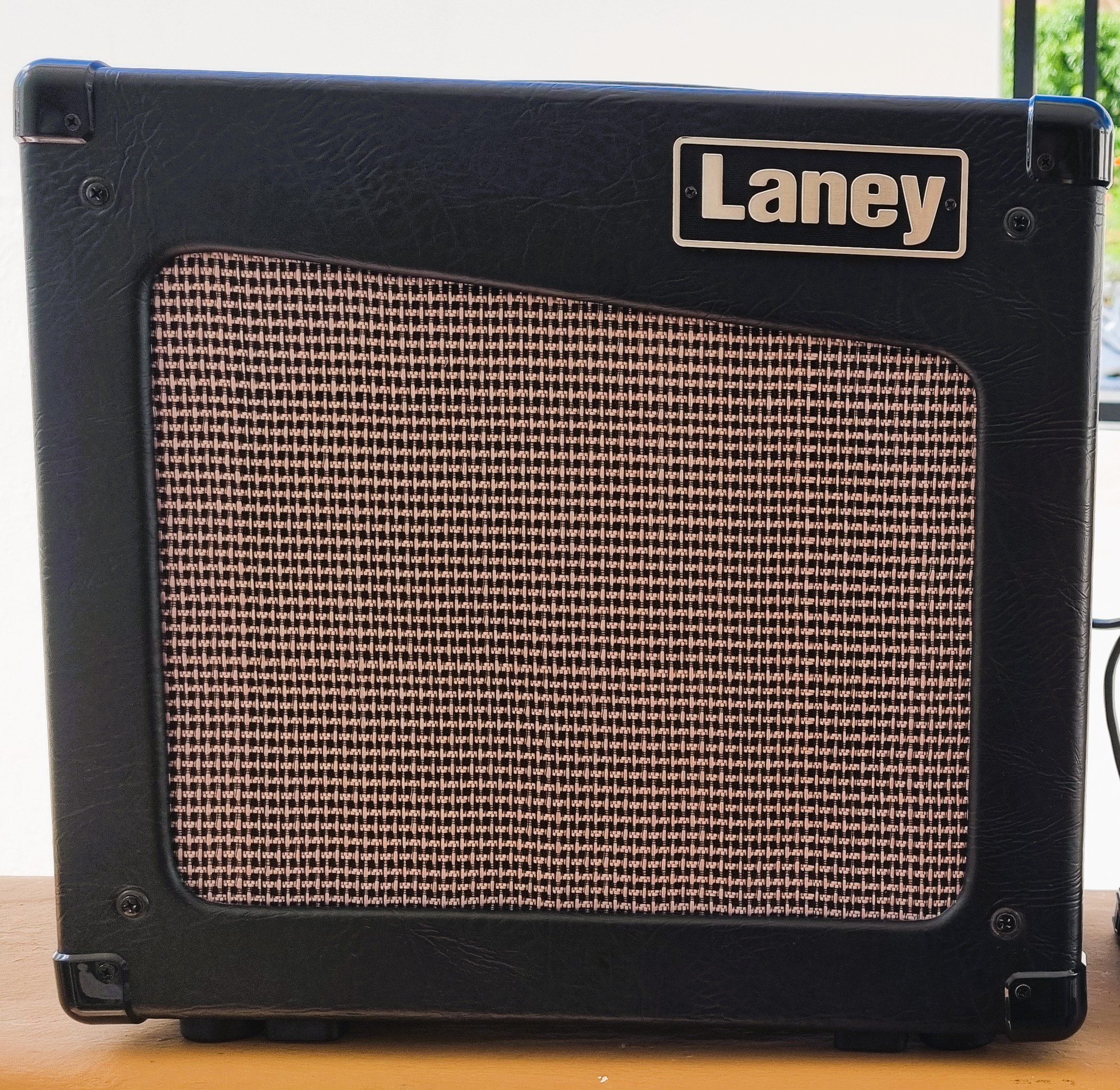 camaras y audio - SE VENDE AMPLIFICAD DE GUITARRA LANEY CUB12