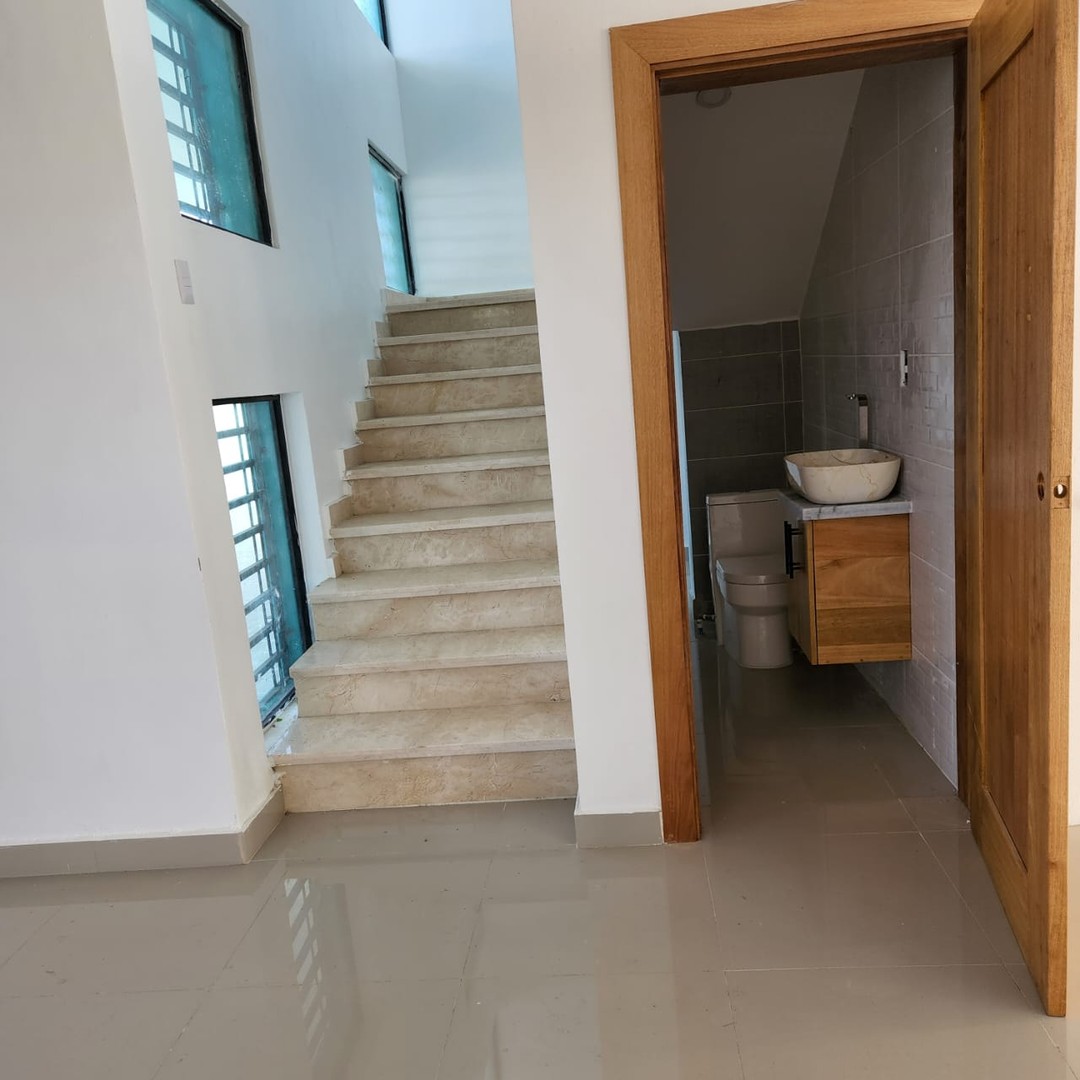 casas - Amplia Vivienda Recien Construida en Ave. 27 de Febrero  6