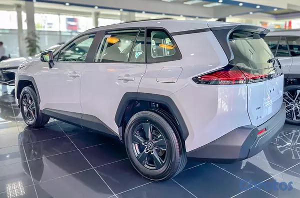 jeepetas y camionetas - Toyota RAV4 LE Hibrid 2026 3