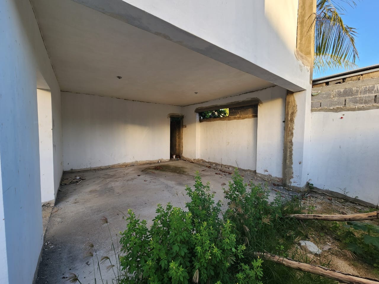 casas - Casa mejora de 2 niveles, con piso, falta Terminacion, Aut. San Isidro 2