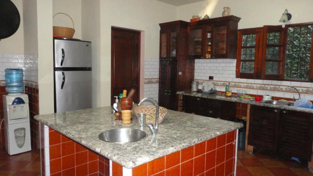 casas - CASA EN VENTA EN URB. THOMEN. 4