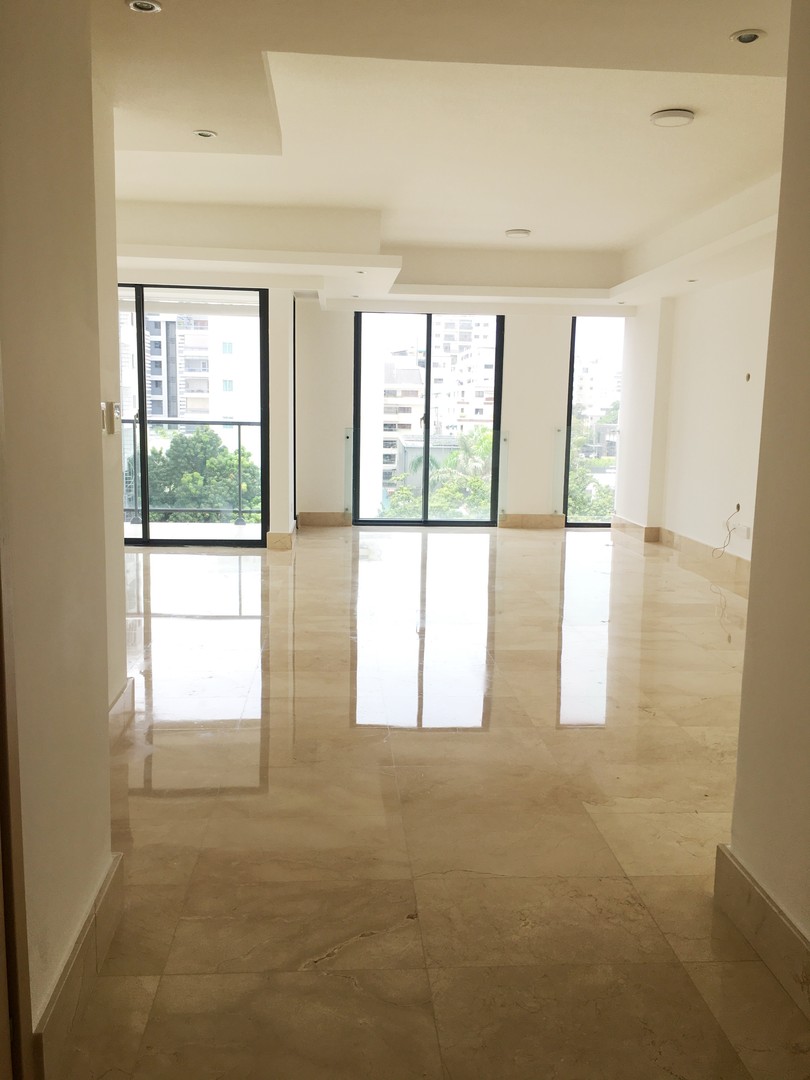 apartamentos - Apartamento en Alquiler en Piantini De Tres Habitaciones Con Linea Blanca Comple 3