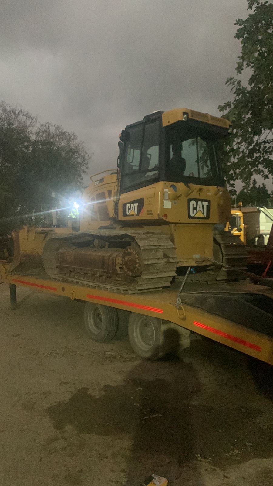 otros vehiculos - traile de 25 tonelada de 30 piez  listo para cargar retro pala rodillo 