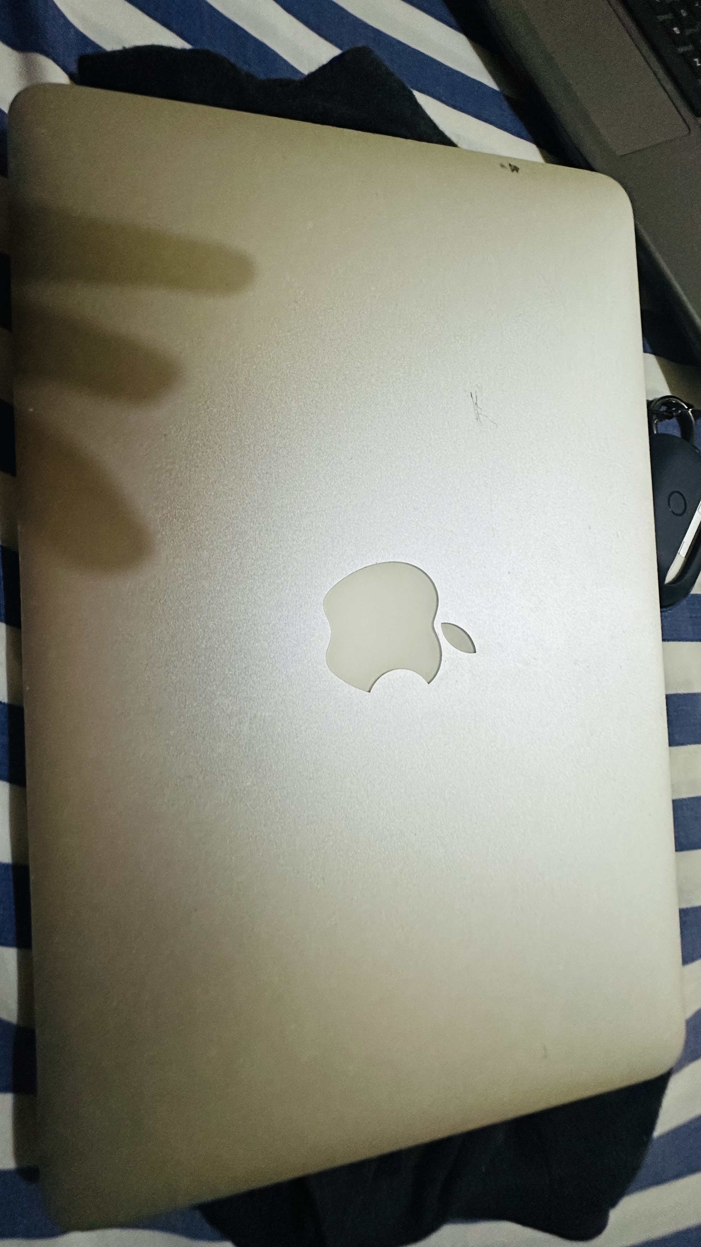 computadoras y laptops - APPLE LAPTOP MACBOOK AIR A1465 NITIDA 2