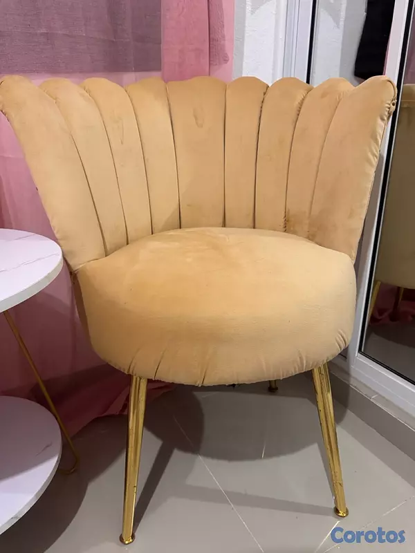 muebles y colchones - Vendo lámpara y mesa  2