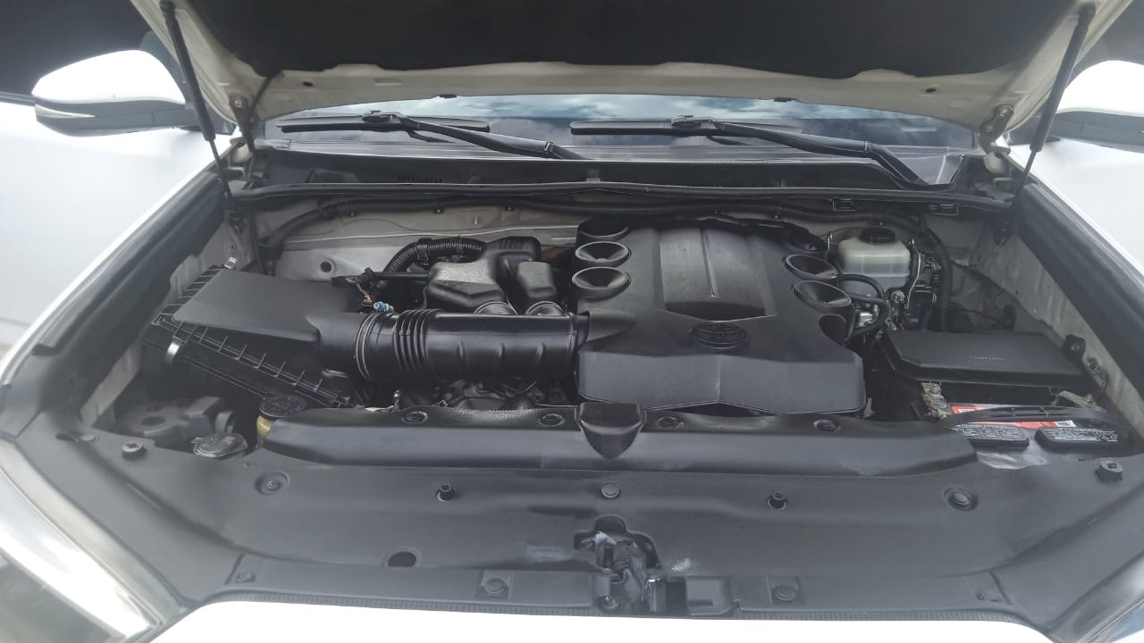 jeepetas y camionetas - Se vende  Toyota 4Runner 4x4 2013 , excelente condiciones Buen precio 4