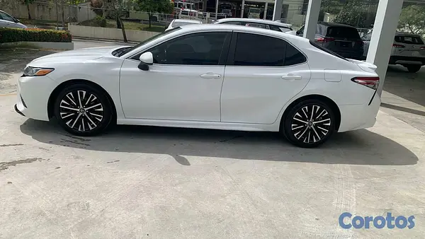 carros - 2020 Toyota Camry SE  4