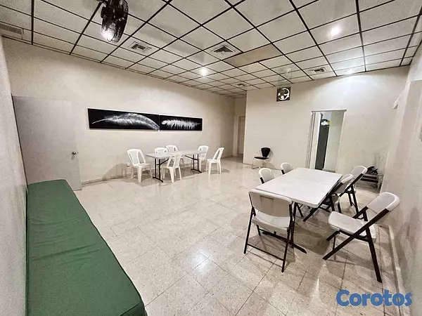 oficinas y locales comerciales - Oportunidad, Local en la Rómulo 2do nivel, 127mts 5