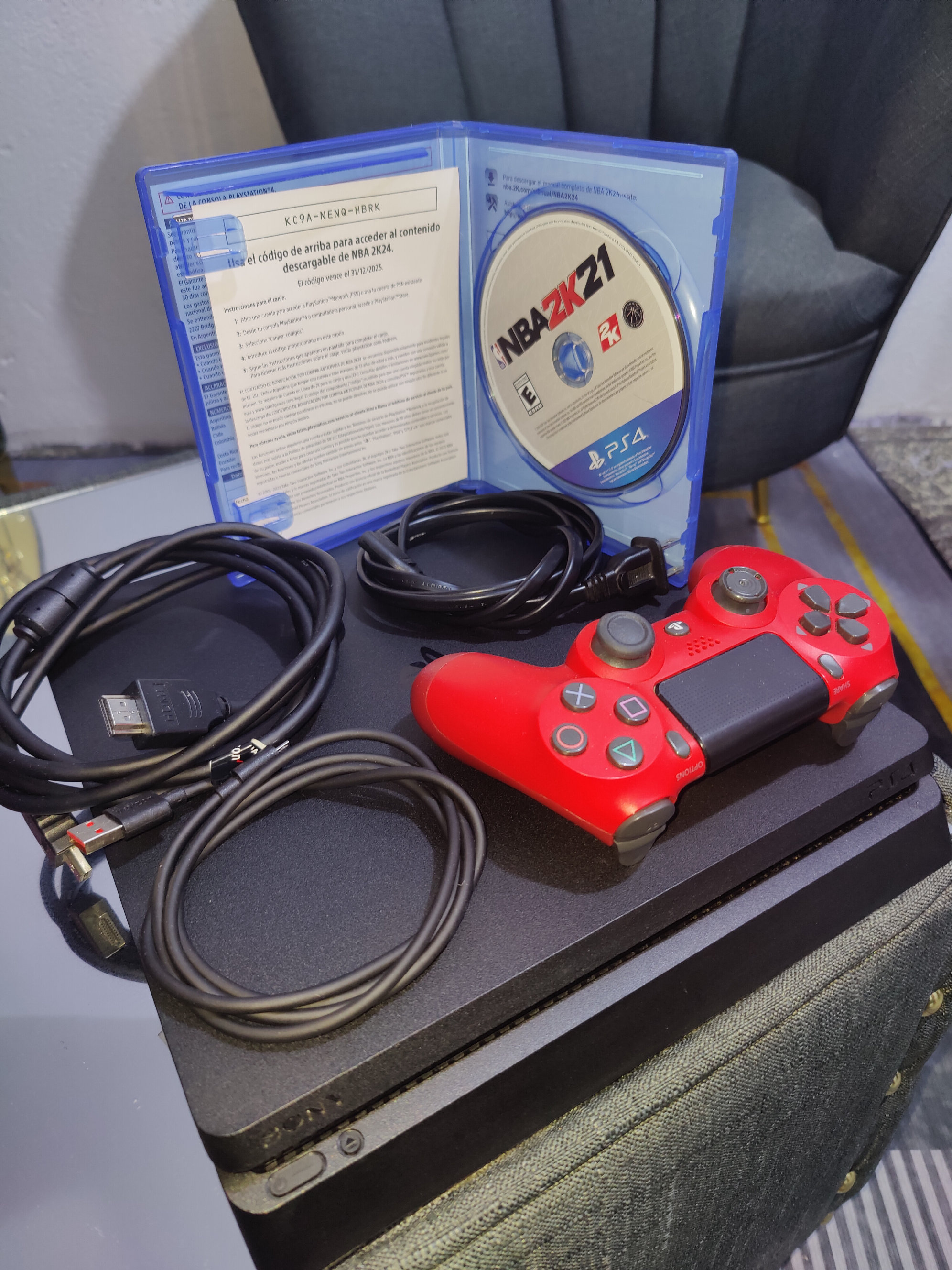 consolas y videojuegos - Ps4 Slim de 1Tb, 10/10 Con un juegos y todos sus accesorios SUPER BARATA!