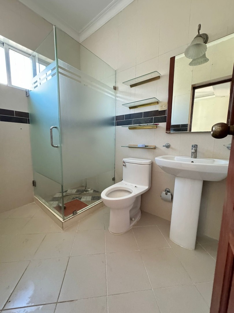 apartamentos - Pent-house en Venta
EL MILLÓN
RD$12,500,000.00
Mantenimiento: RD$7,500.00

 5