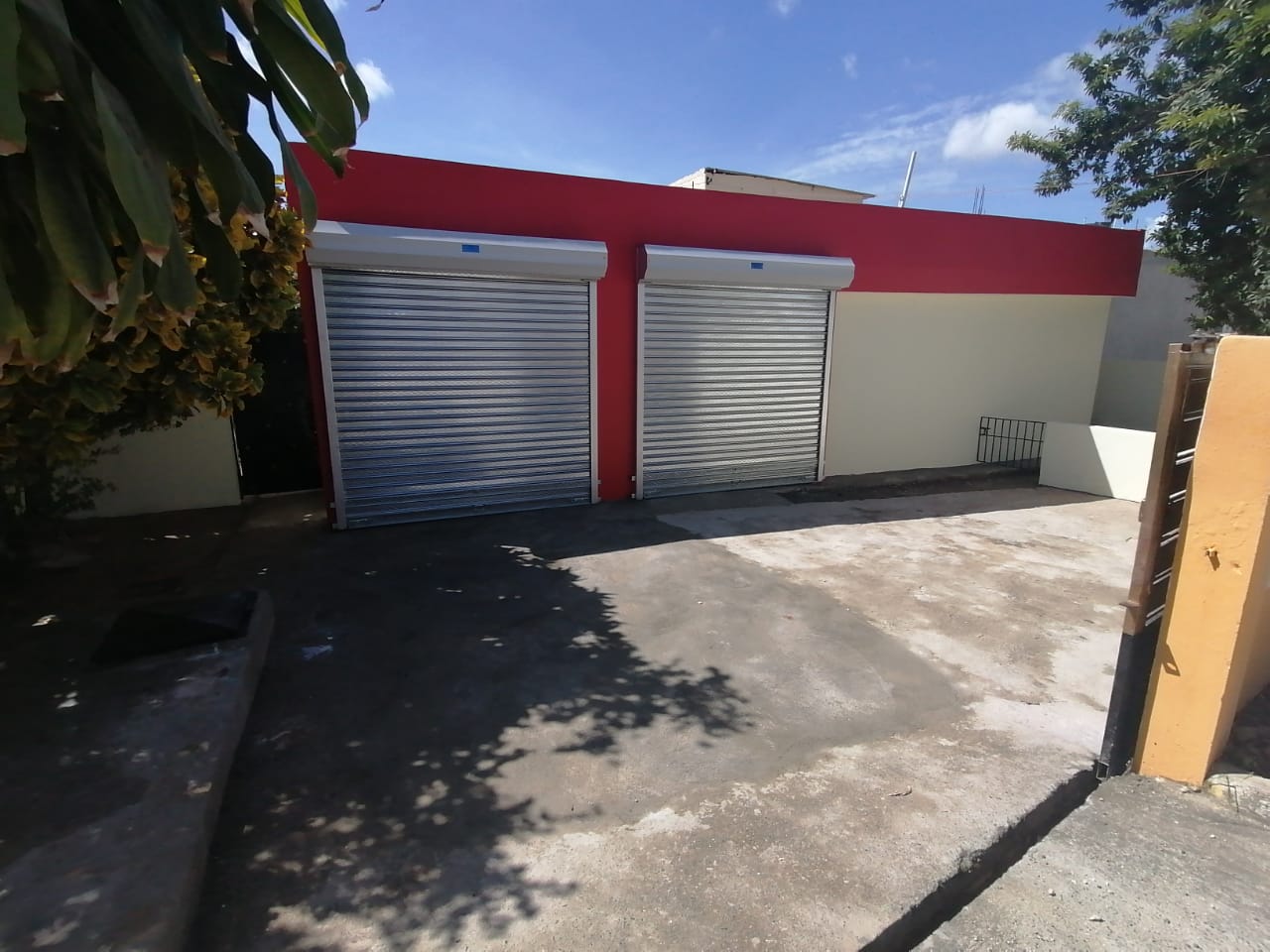 oficinas y locales comerciales - Local con farmacia aprobada, Aut. San Isidro 8
