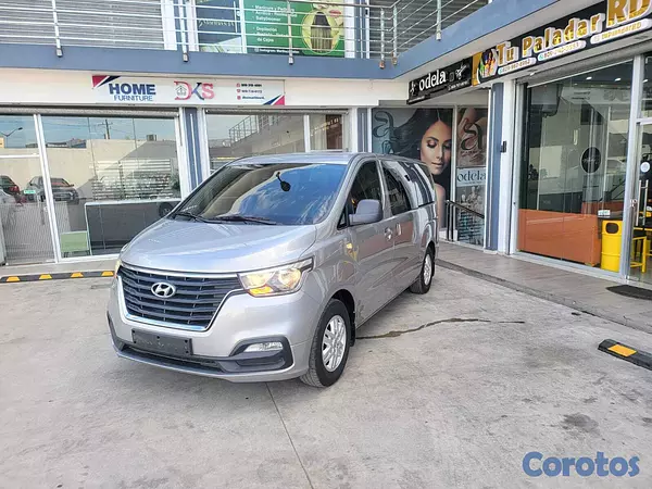 jeepetas y camionetas - HYUNDAI GRAND STAREX 2020 GRIS 2