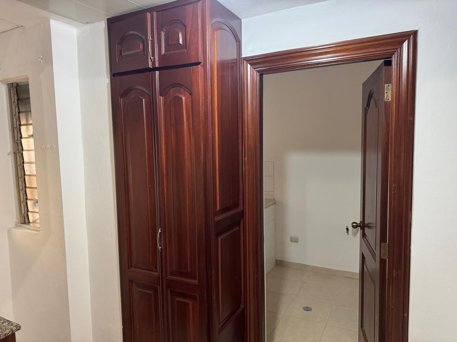 apartamentos - ALQUILO APARTAMNETO EN EVARISTO MORALES 6