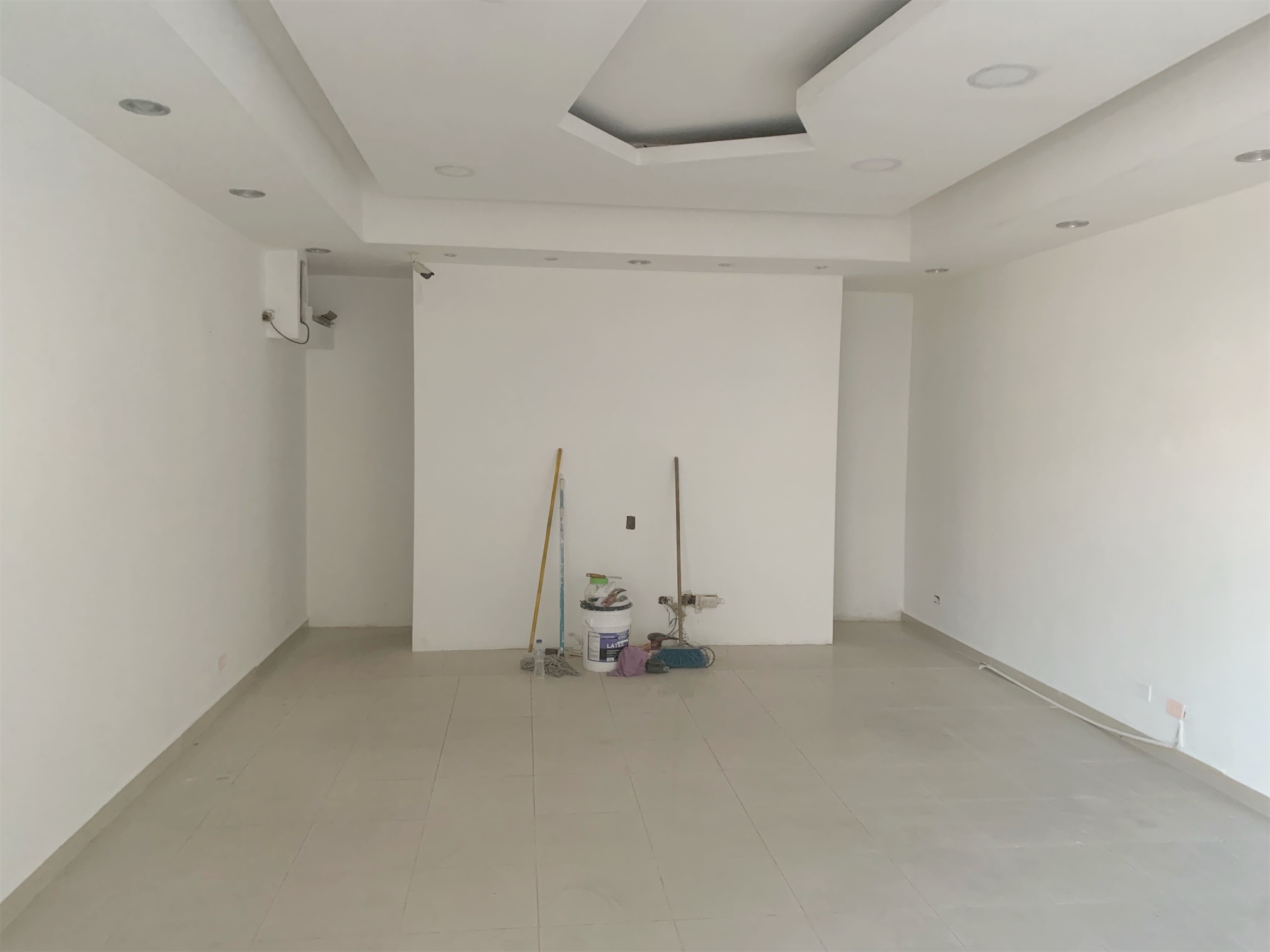 oficinas y locales comerciales - Local Piantini nivel 1 3