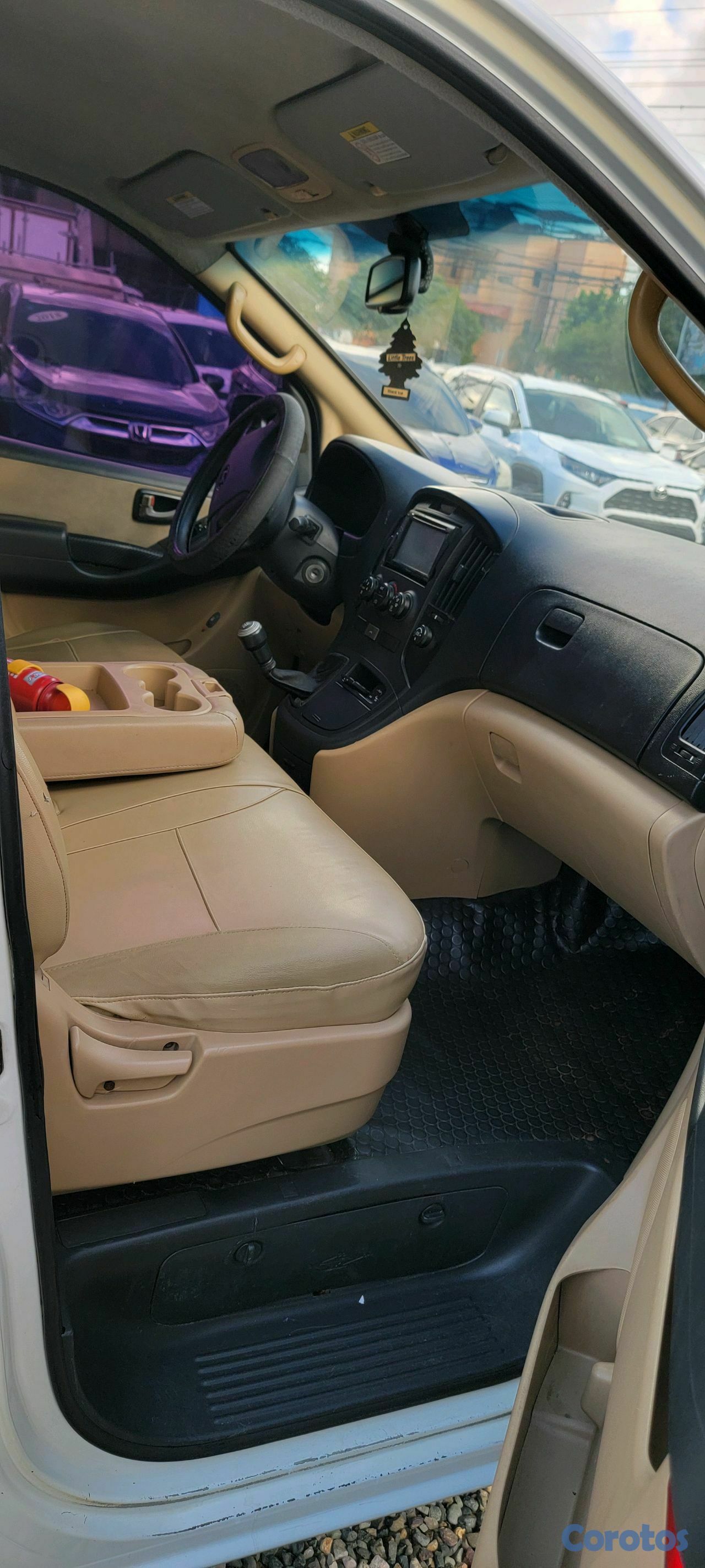 jeepetas y camionetas - HYUNDAI  H1  2011 4