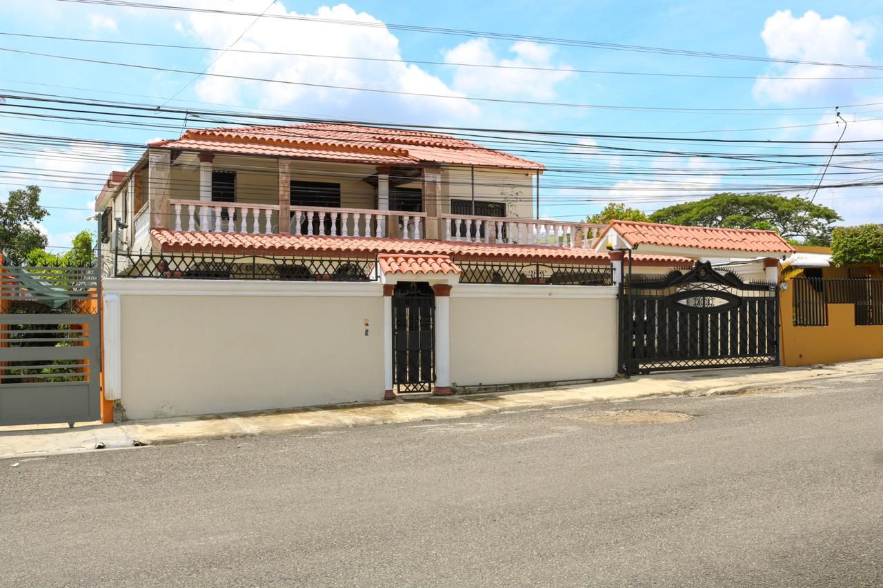 casas - Casa de Venta en Ave. Hispanoamericana 