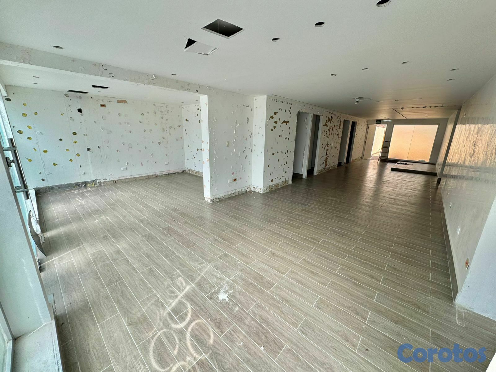 oficinas y locales comerciales - LOCAL COMERCIAL EN ALQUILER LOS CACICAZGOS 2