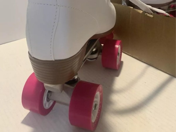 deportes - Patines de 4 ruedas en cuero blanco, marca Chicago Skates  1