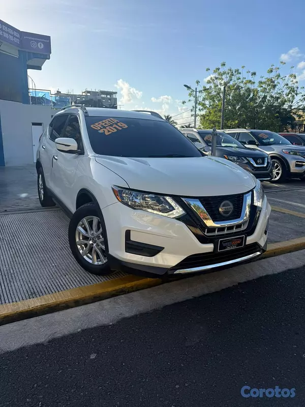 jeepetas y camionetas - Nissan Rogue SV 2019  3