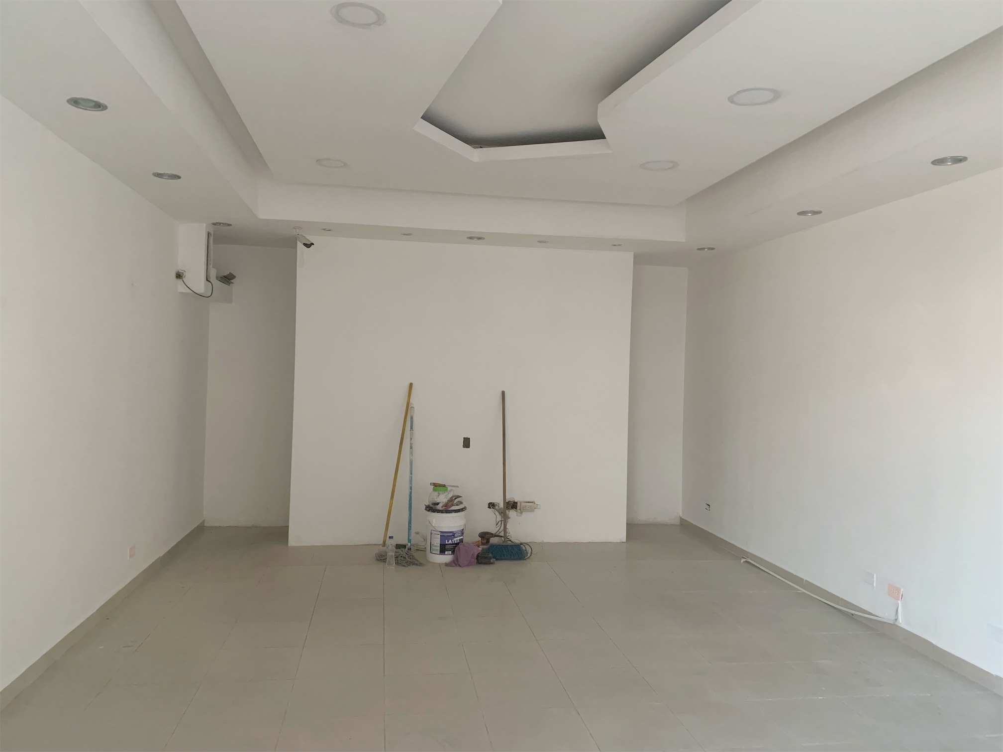 oficinas y locales comerciales - Local Piantini nivel 1 4
