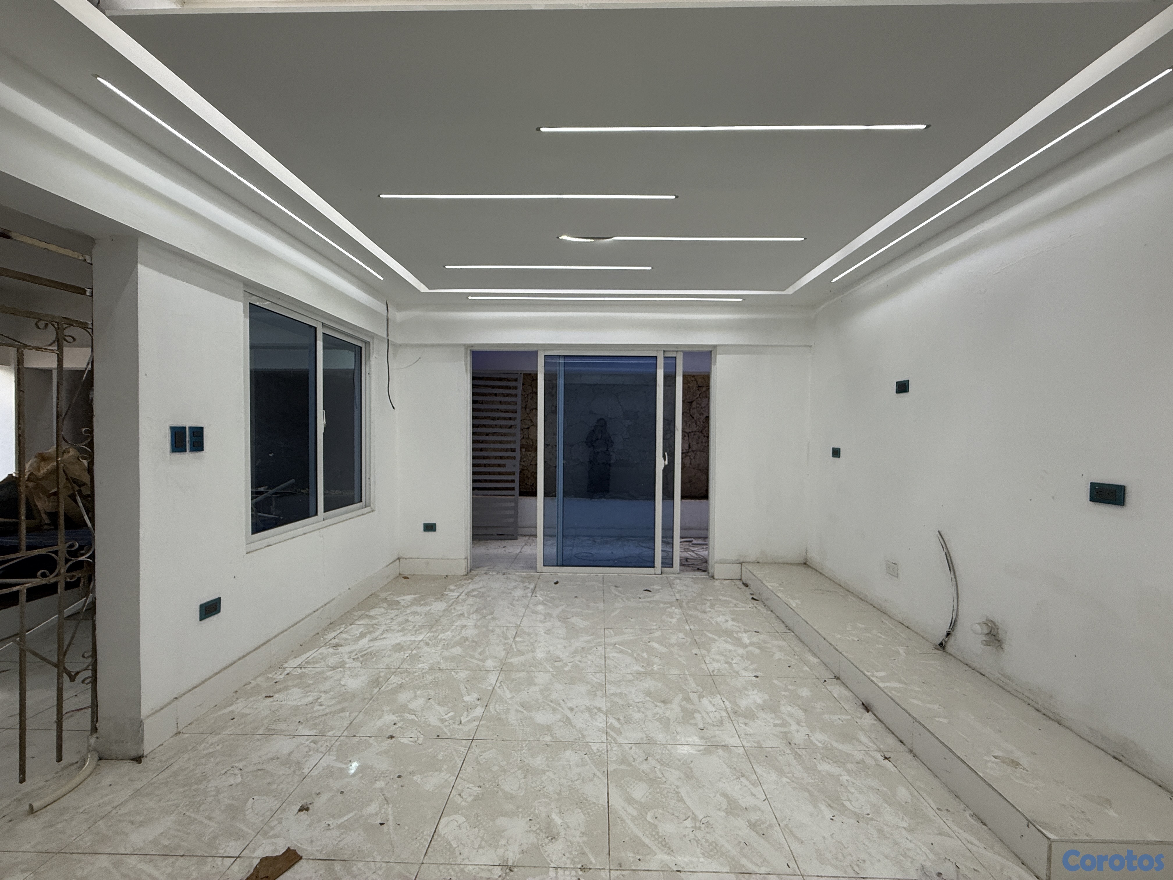 oficinas y locales comerciales - Local comercial en renta – Primer nivel, La Zurza, Santiago US 1,900 3