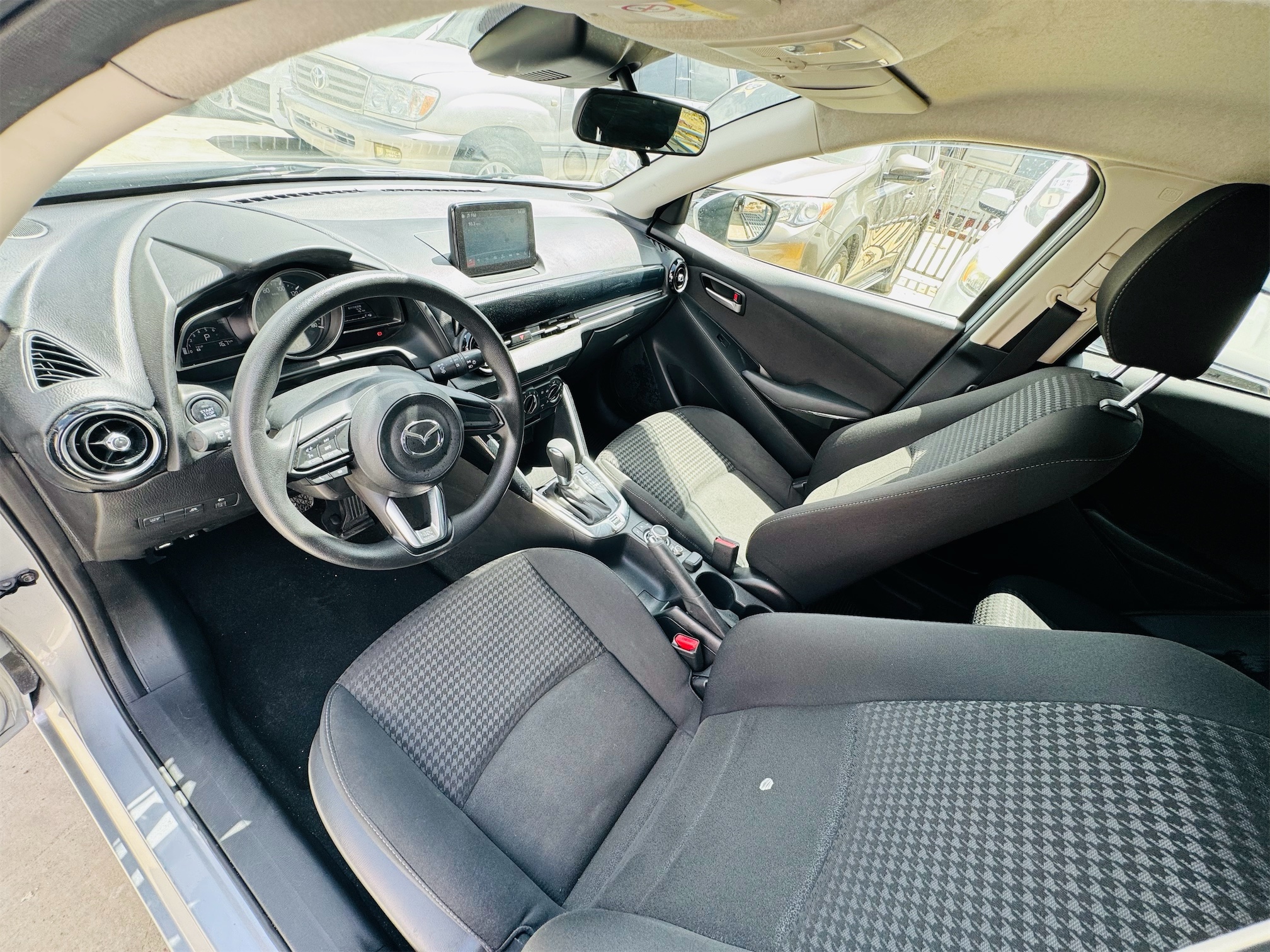 carros - Mazda Demio 2019 7