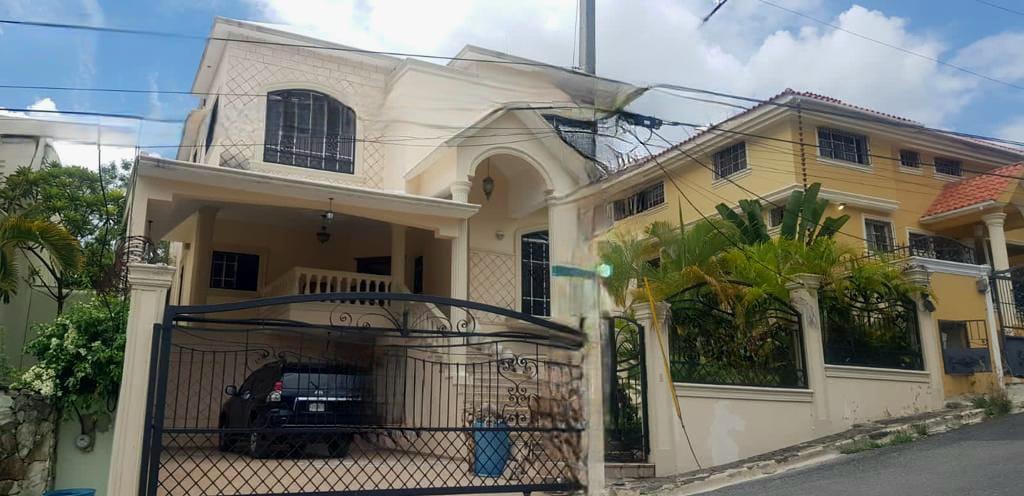 casas - Se Vende Hermosa Casa En Cerros De Arroyo III