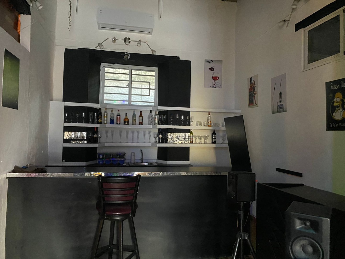 oficinas y locales comerciales - Alquiler Bar Amueblado Ubicado en la Zona Colonial, Santo Domingo