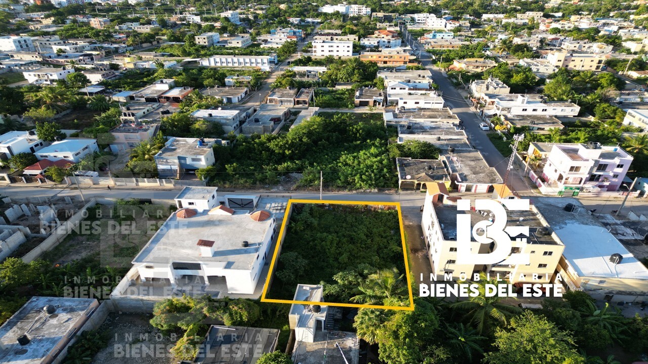 solares y terrenos -  SOLAR de 600 Metros en Ubicado en el Juan Pablo Duarte 2