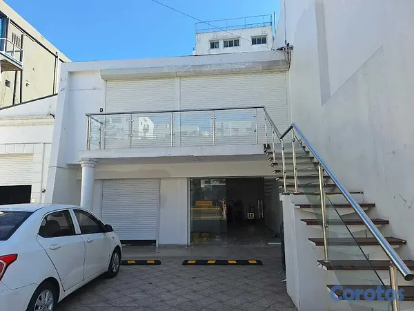 oficinas y locales comerciales - Local u oficina en Romulo Betancourt entre Caonabo 2