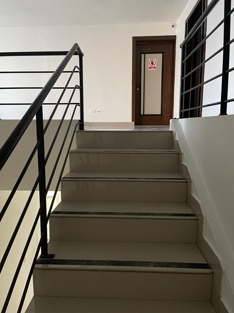 oficinas y locales comerciales - Local moderno y céntrico evaristo 9