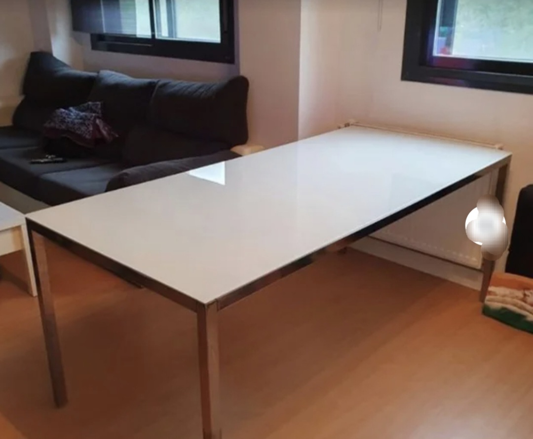 decoración y accesorios - Comedor de  4 sillas  la mesa coje hasta 6 sillas 