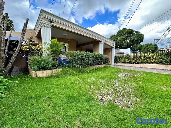 casas - venta de casa en la charles de Gaulle con patio grande Santo Domingo este  3
