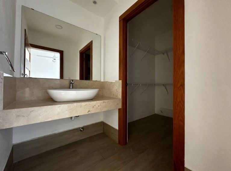 apartamentos - Alquiler de Apartamento Vacio en Mirador Sur Amplio 6