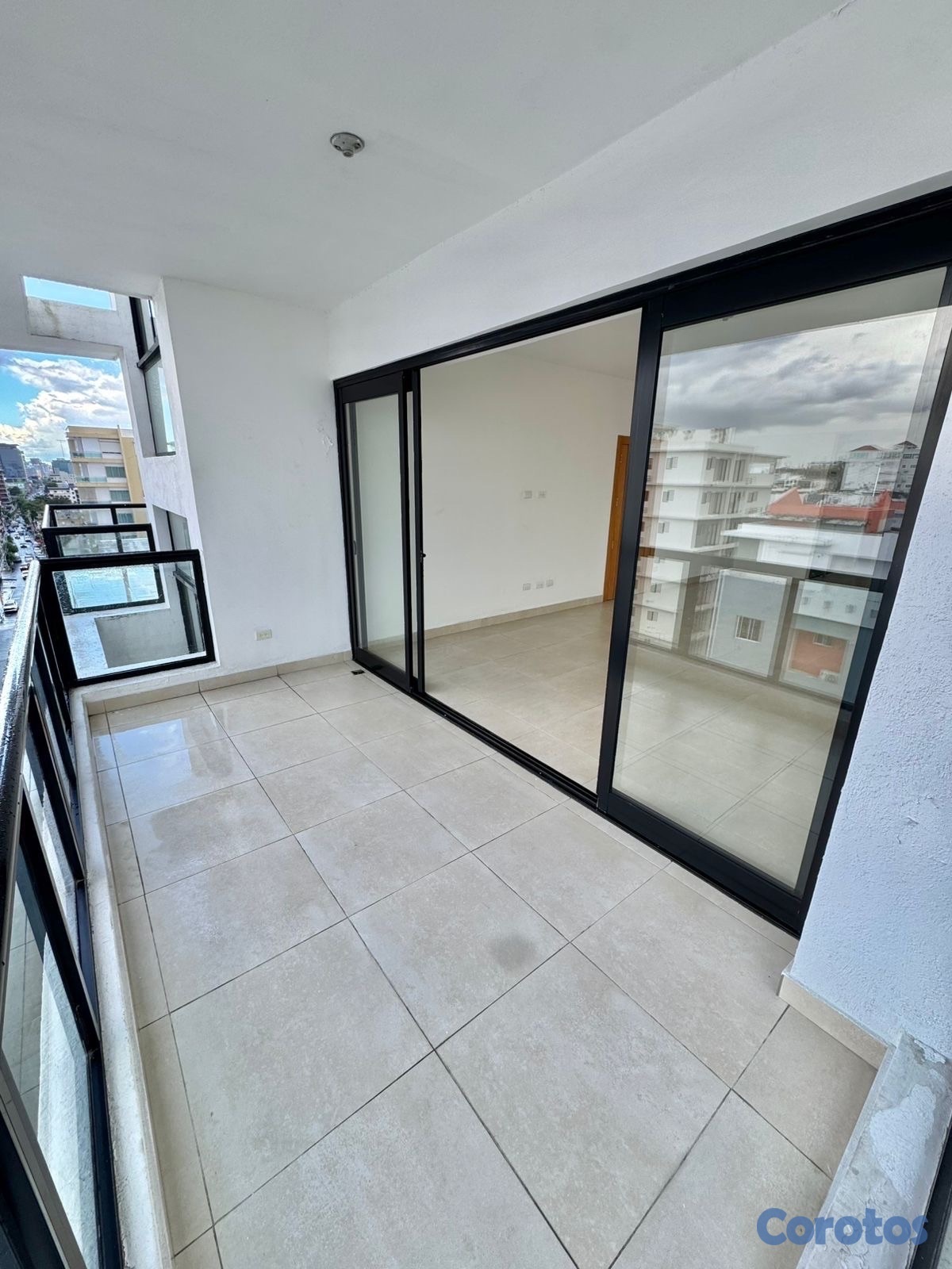 apartamentos - vendo Ph Evaristo Morales tres hab con su baño dos parqueos terraza área social  3