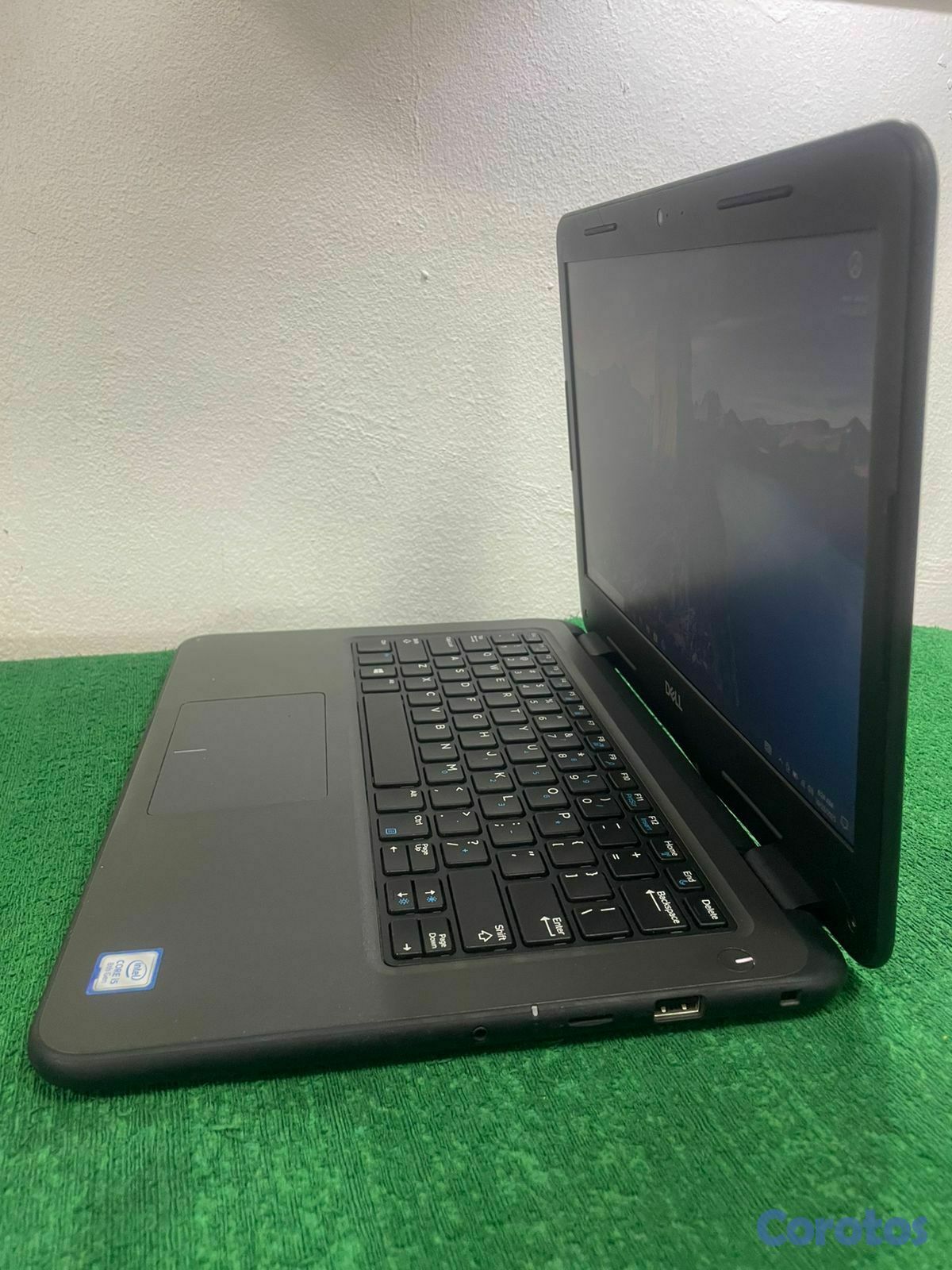 computadoras y laptops - Laptop  DELL LATITUDE 3310 4