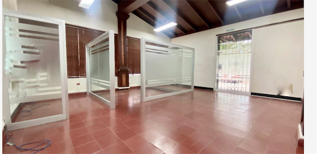 oficinas y locales comerciales - Amplia casa para oficinas en gazcue 3