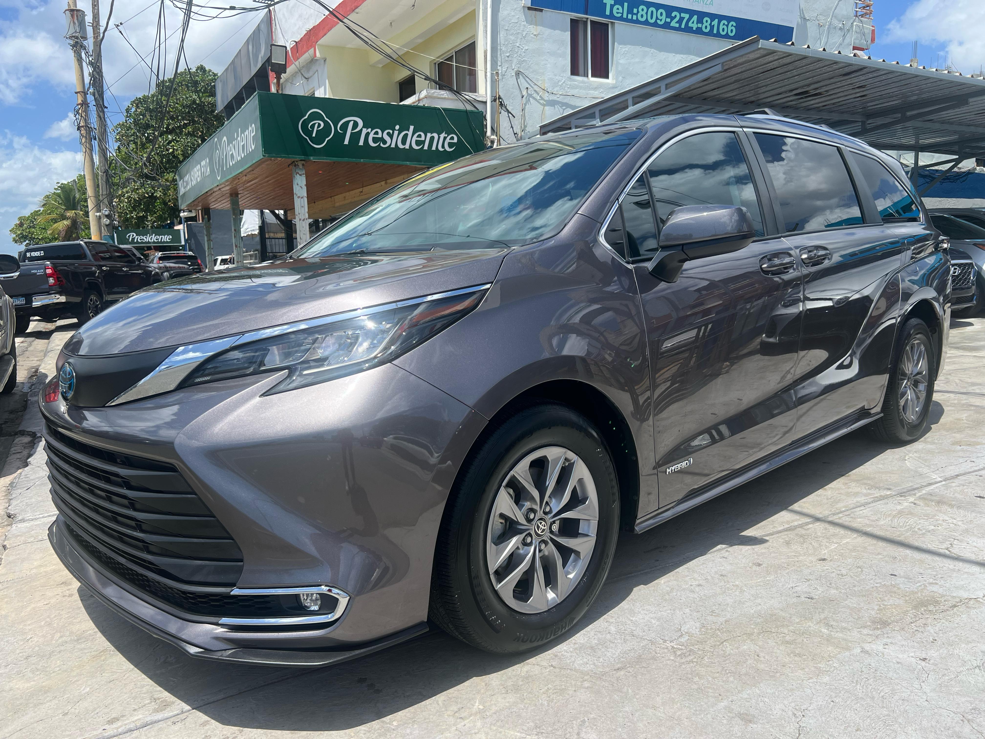 jeepetas y camionetas - Toyota Sienna LE 2021 0