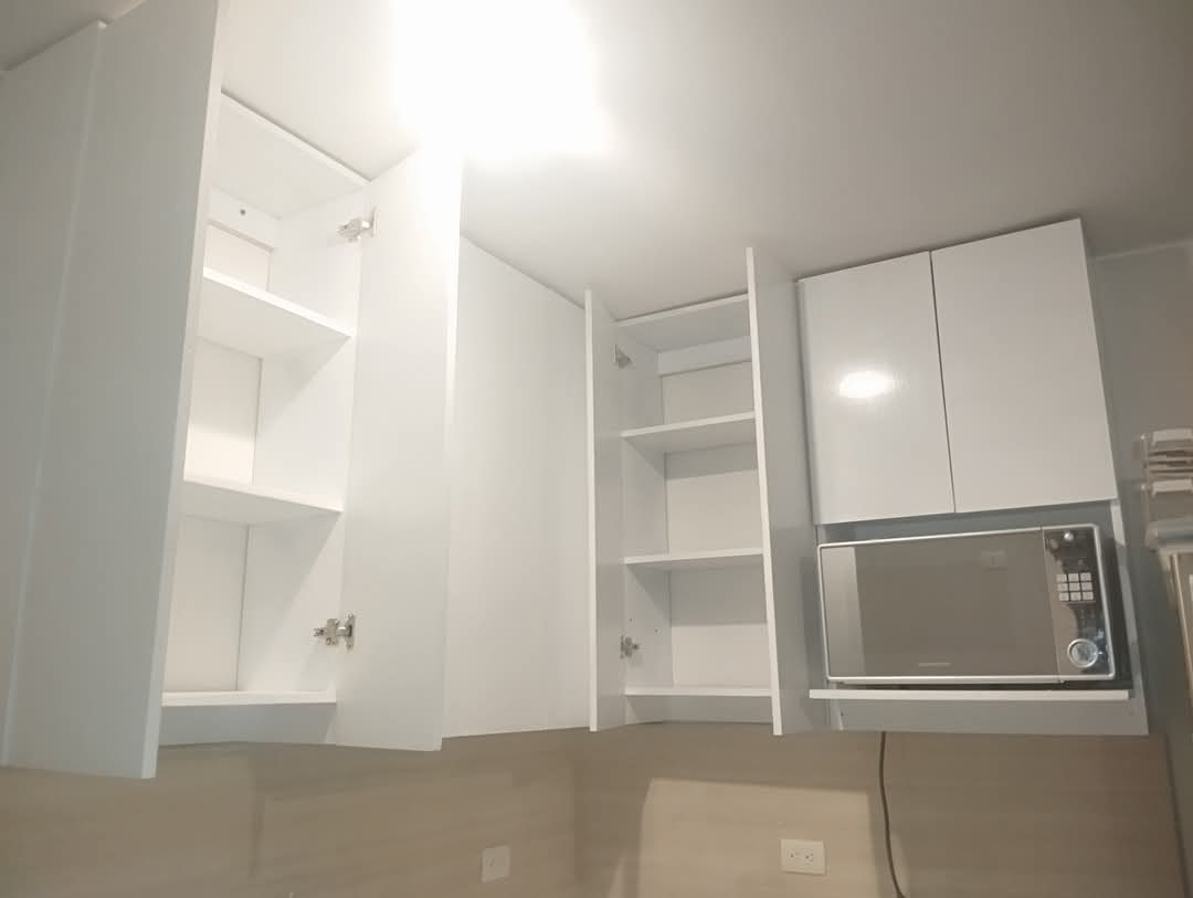muebles y colchones - Gabinete de cocina con hueco para microonda 