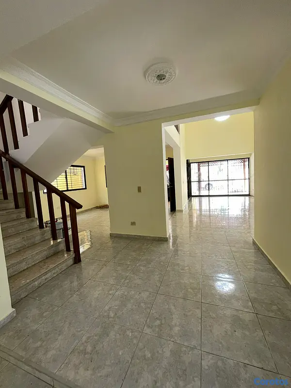 casas - venta casa ideal para oficina en Las Villas Arroyo Hondo  2