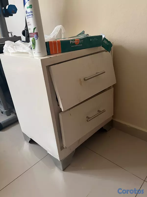 muebles y colchones - Gabetero y mesita de noche gratis 2