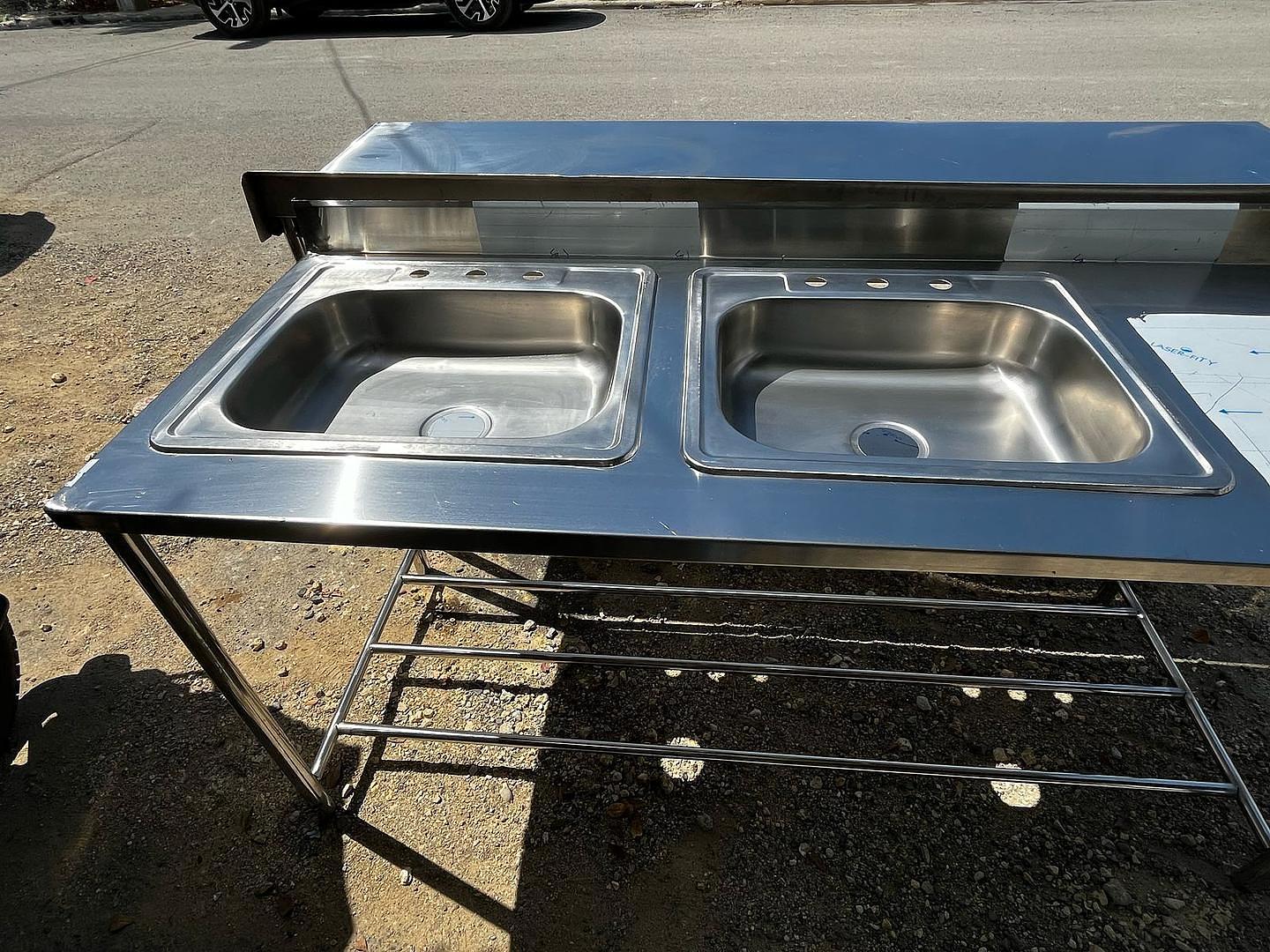 equipos profesionales -  Mesas y fregaderos industriales 2