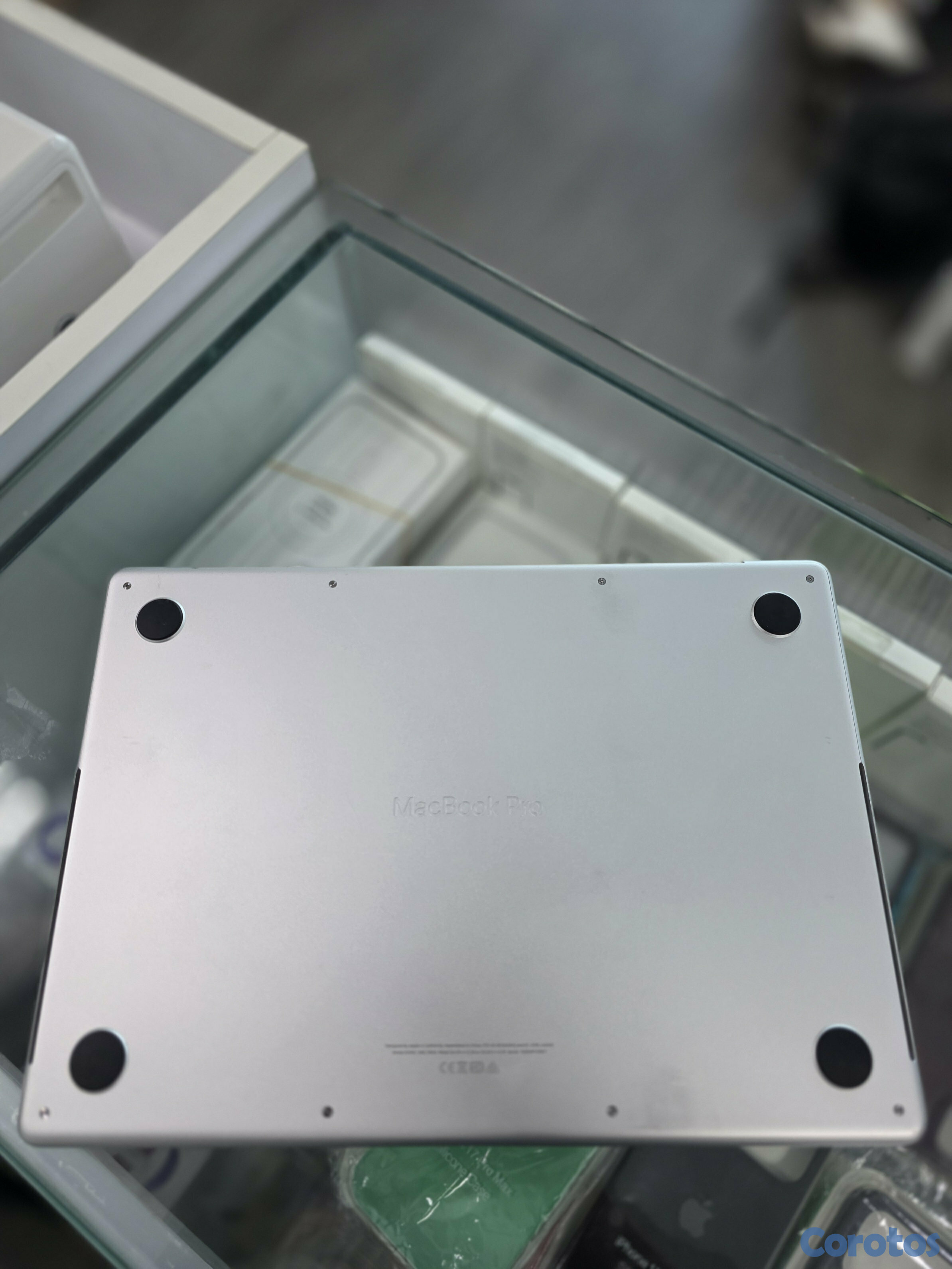 computadoras y laptops - Macbook Pro 2021 14" chip M1 Pro 512gb 16gb ram 9