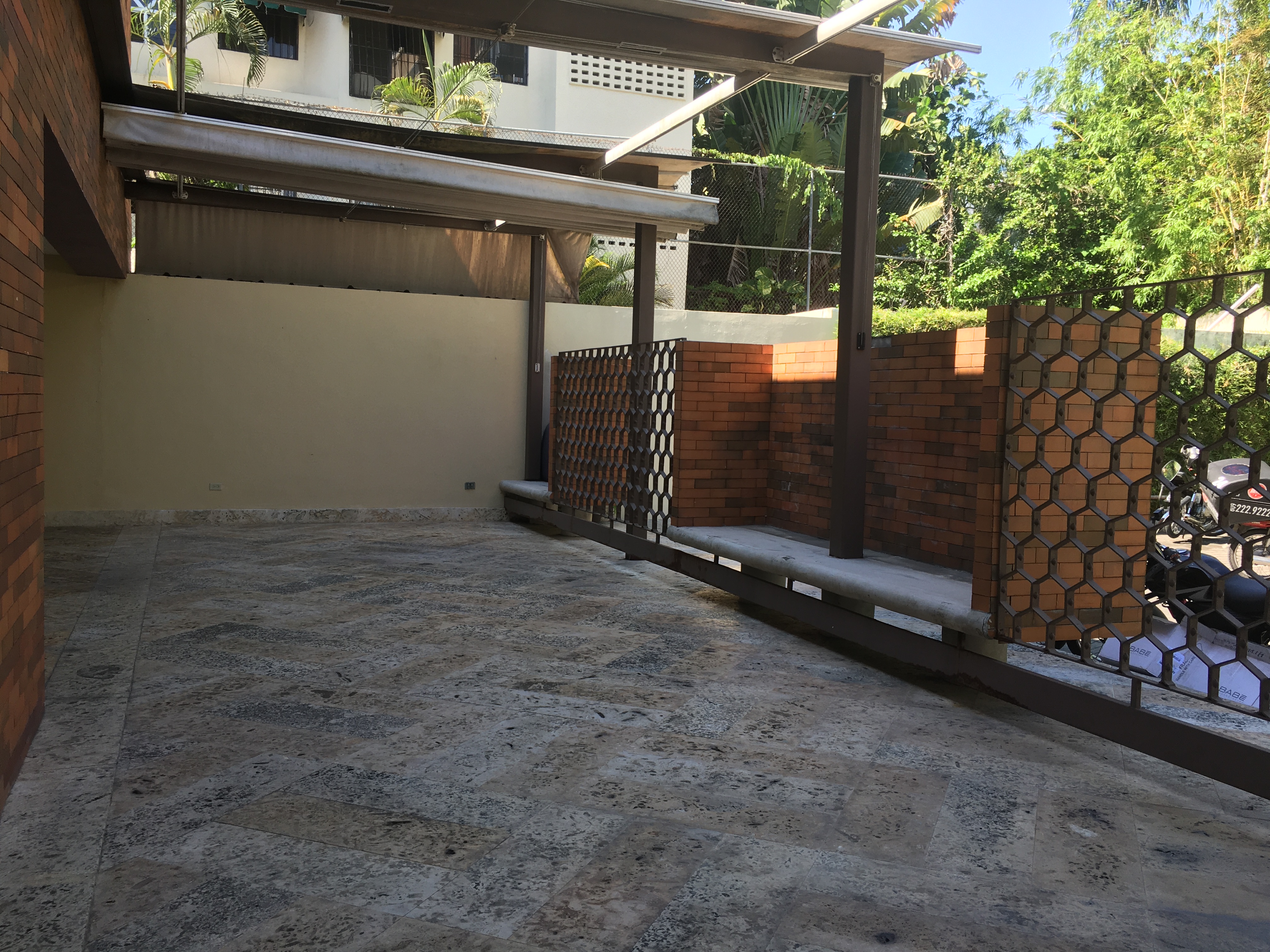 oficinas y locales comerciales - Local Comercial Alquiler Piantini  de 211 m2 4