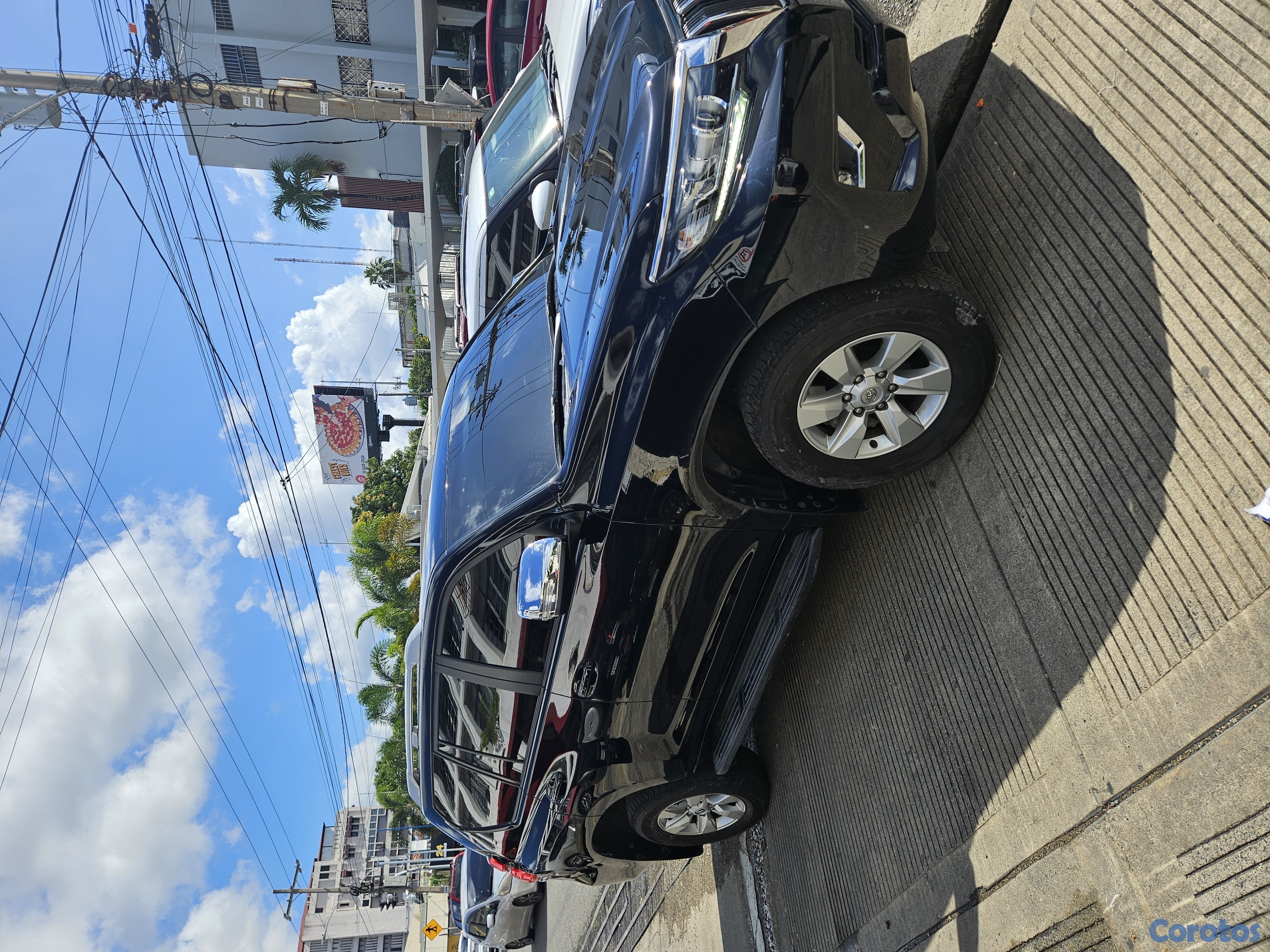 jeepetas y camionetas - Se Vende Prado 2024 casi nueva  3