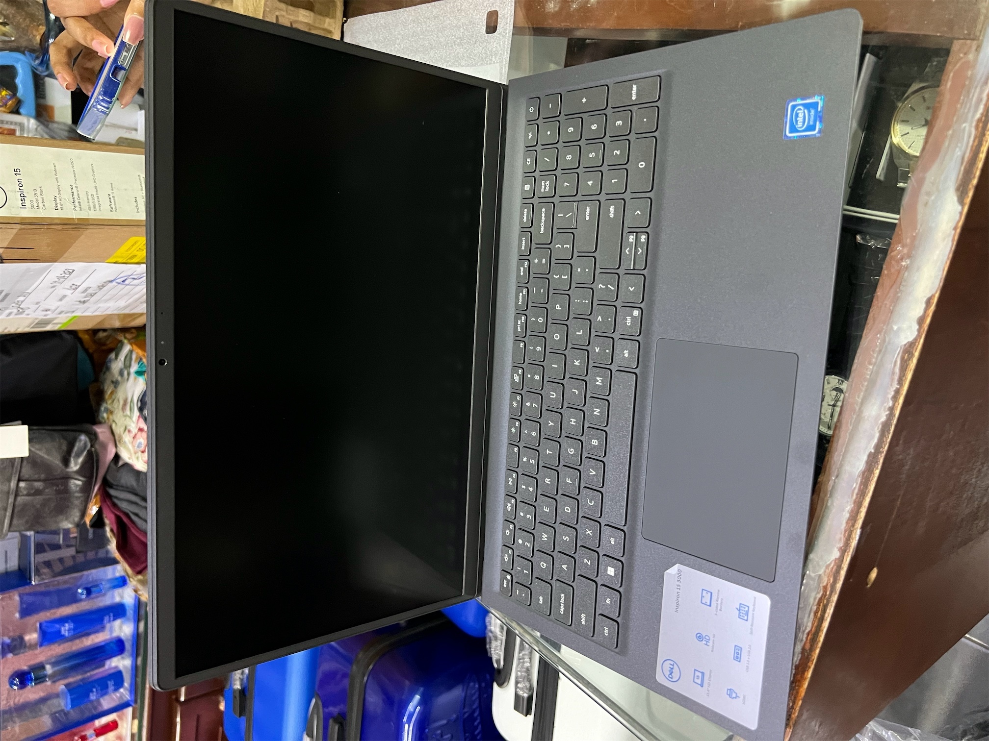 computadoras y laptops - Laptop 15.6” DELL Inspiron 15. Model 3510. Nueva en caja. 4GB Memory, 128GB SSD. 6