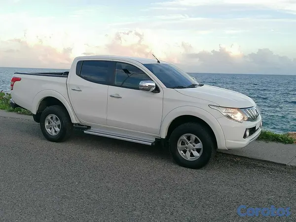 jeepetas y camionetas - Camioneta Mitsubishi L 200 5