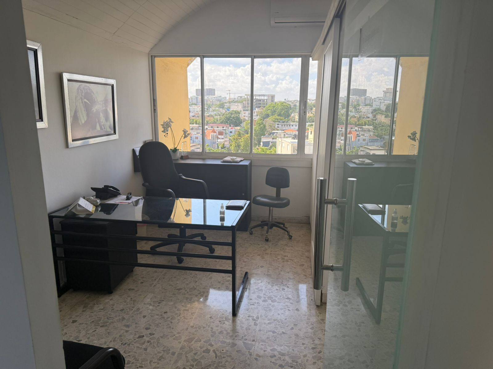 oficinas y locales comerciales - Local Comercial de 199 mt2 Av. Independencia Gazcu 6