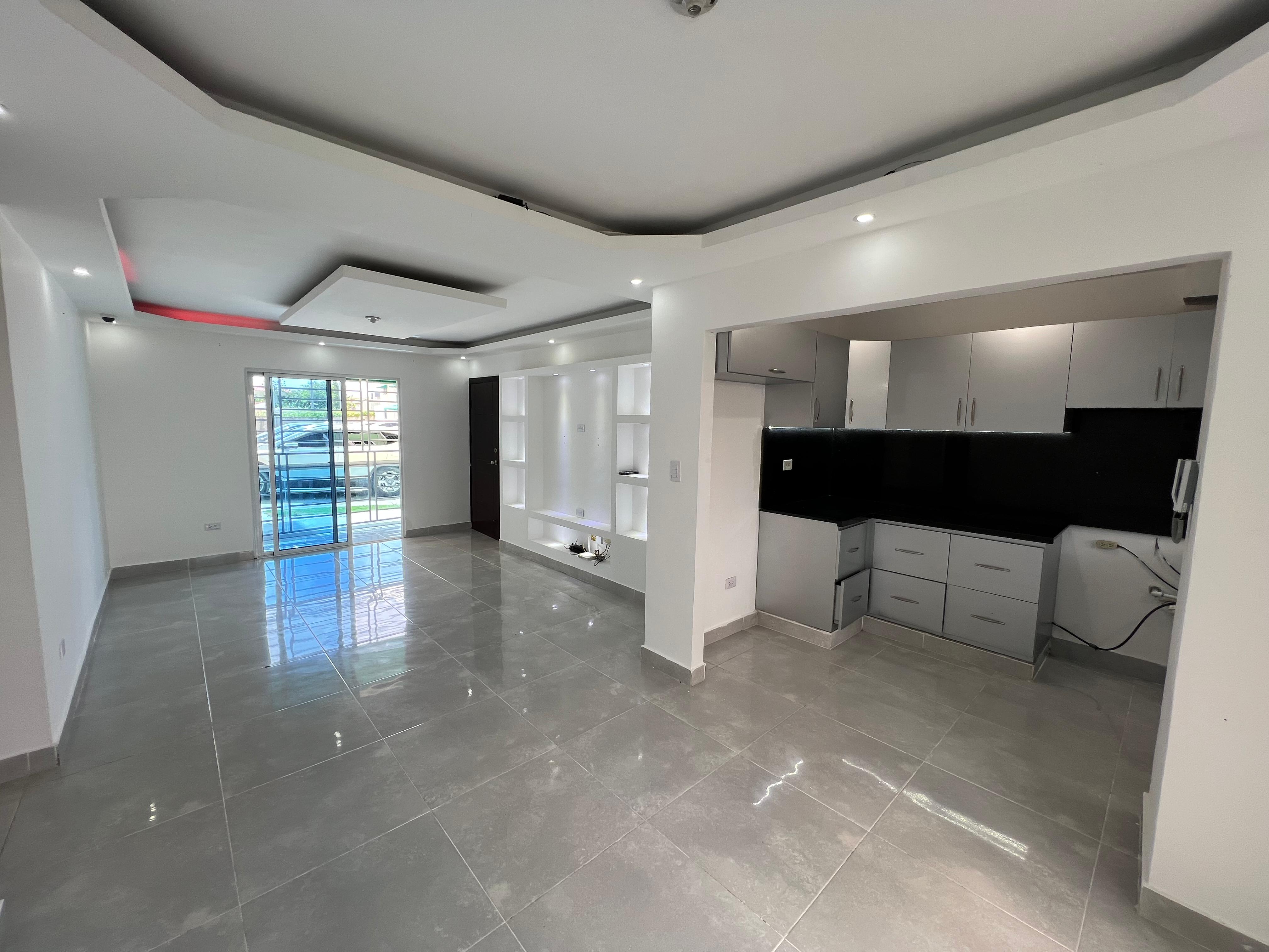 apartamentos - Apartamento en venta con amplio Patio entre la av ecologica y la Aut. San isidro